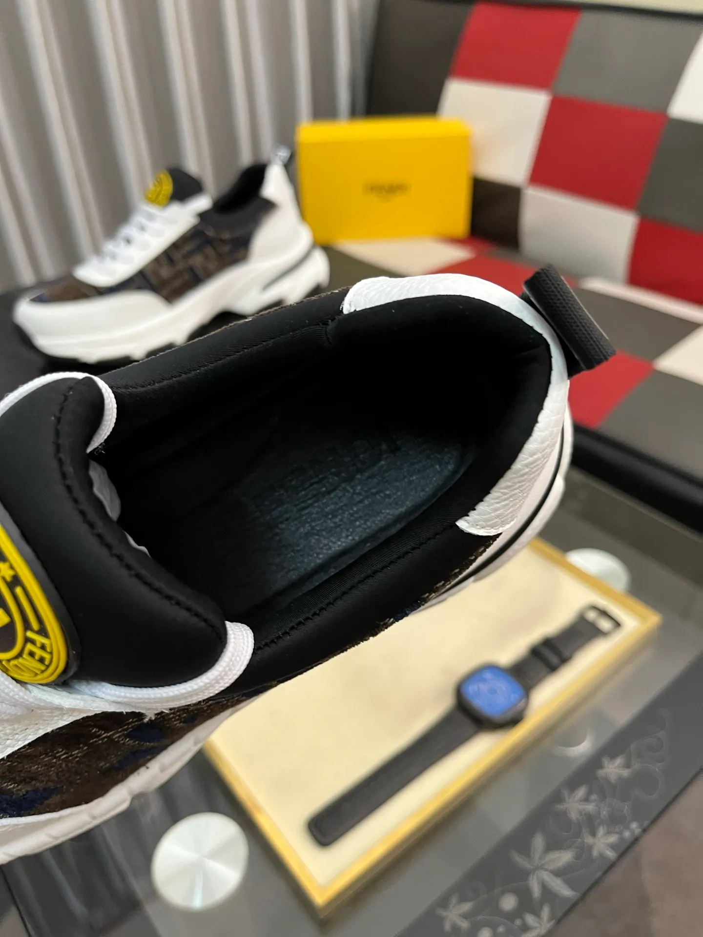 Men's Men's Shoes💰458⌚️⌚️[FENDI] Fendi's classic and comfortable men's, this sophisticated sneaker is made of soft calfskin➕genuine leather lining➕original ultra-light rubber material with rough outsole. This unique and light style suits the casual and sophisticated sensibility of this season. Size: 38-443️⃣Colors available